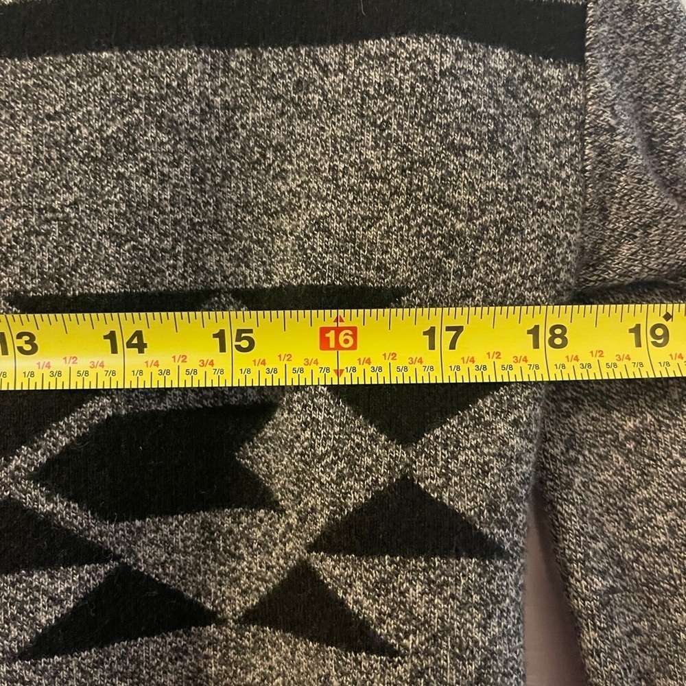 Gap Grey/Black Aztec Print Pullover Sweater Wool Blend Soft Ribbed Size XS - Picture 6 of 9